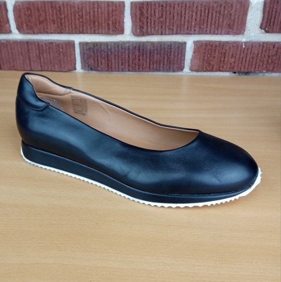 NWT Aquatalia 'Helaina' Weatherproof Genuine Leather Casual Flats in Black - Picture 6 of 11